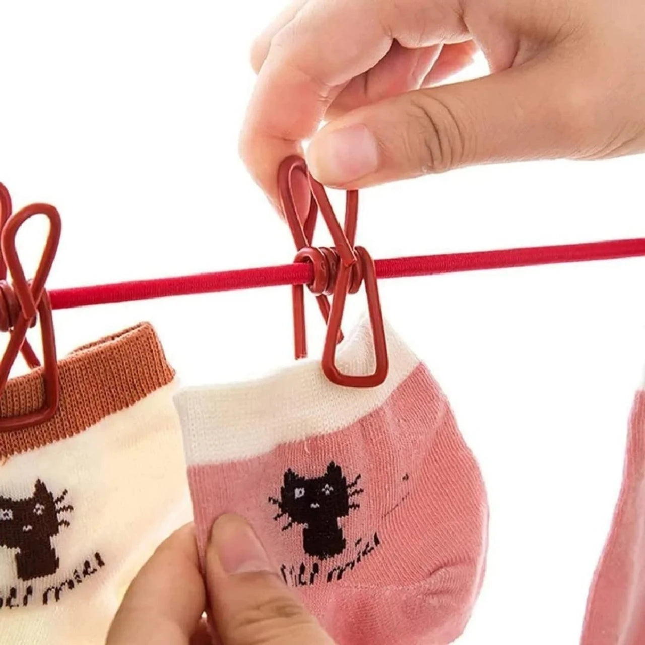 Clothesline Rope Elastic Cloth Drying Hanging Rope with 12 Clips and 2 Hooks